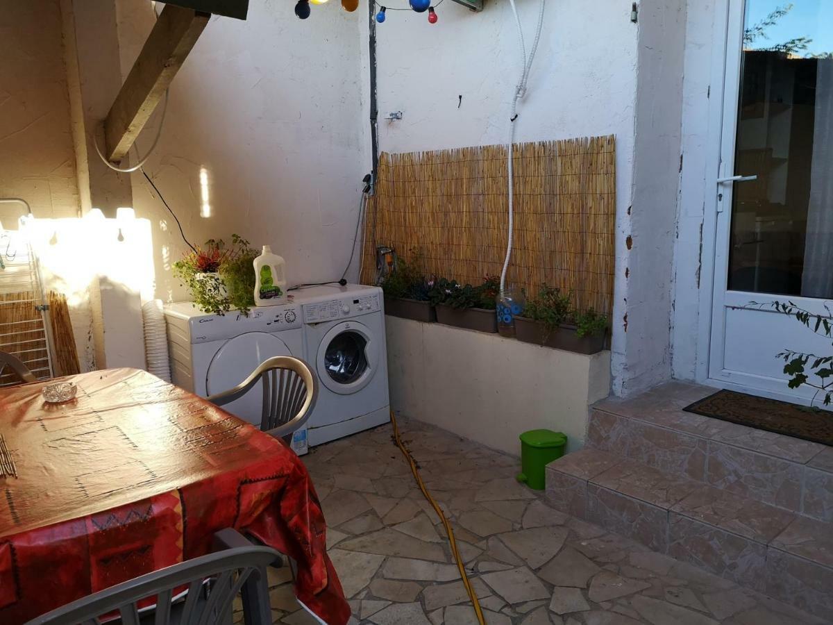 فندق Mini Studio De 13 M2 Avec Terrasse 15 Mn Centre نيم المظهر الخارجي الصورة